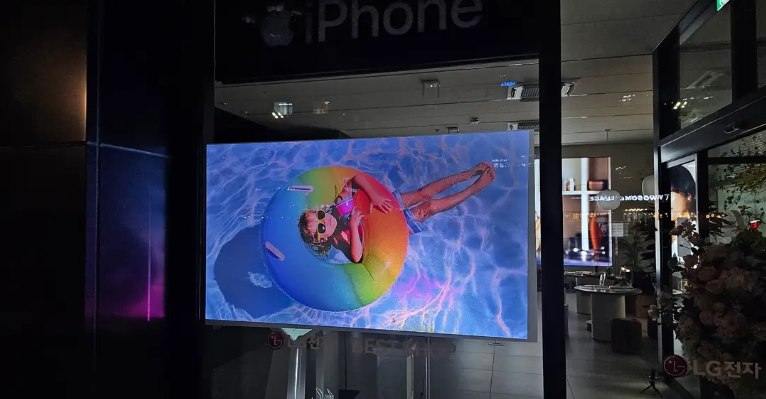 Rear screens in 30 minutes, 44 stores