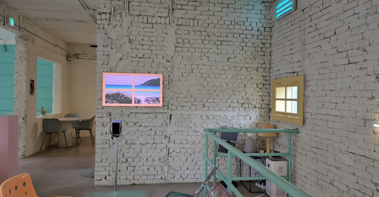 Fake Windows for Pop-Up Store Interiors with LG CineBeam Cube and ...